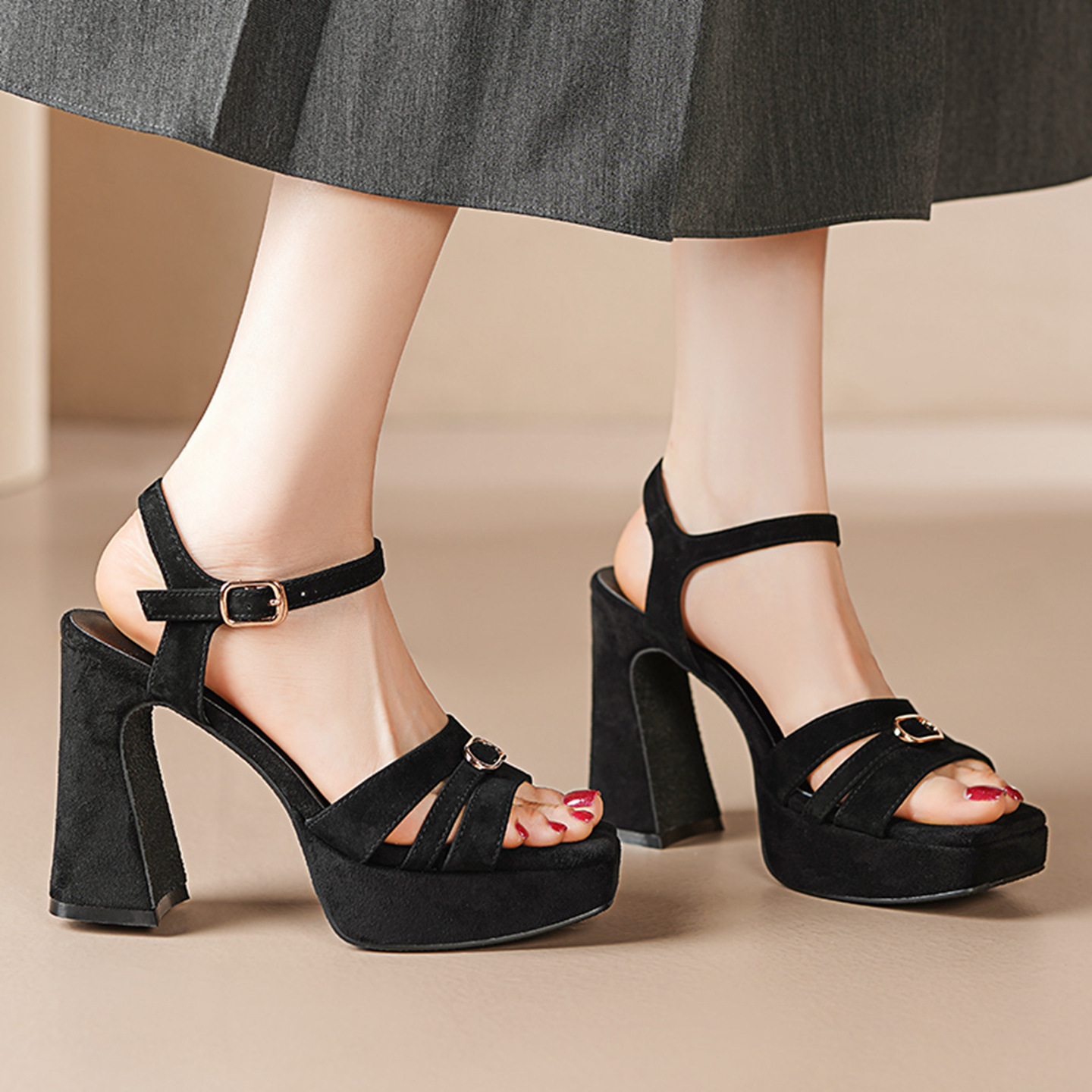 Sandal cao gót nữ hở mũi quai ngang khóa gót 10.5 cm — Da bò trắng gạo chi tiết 5