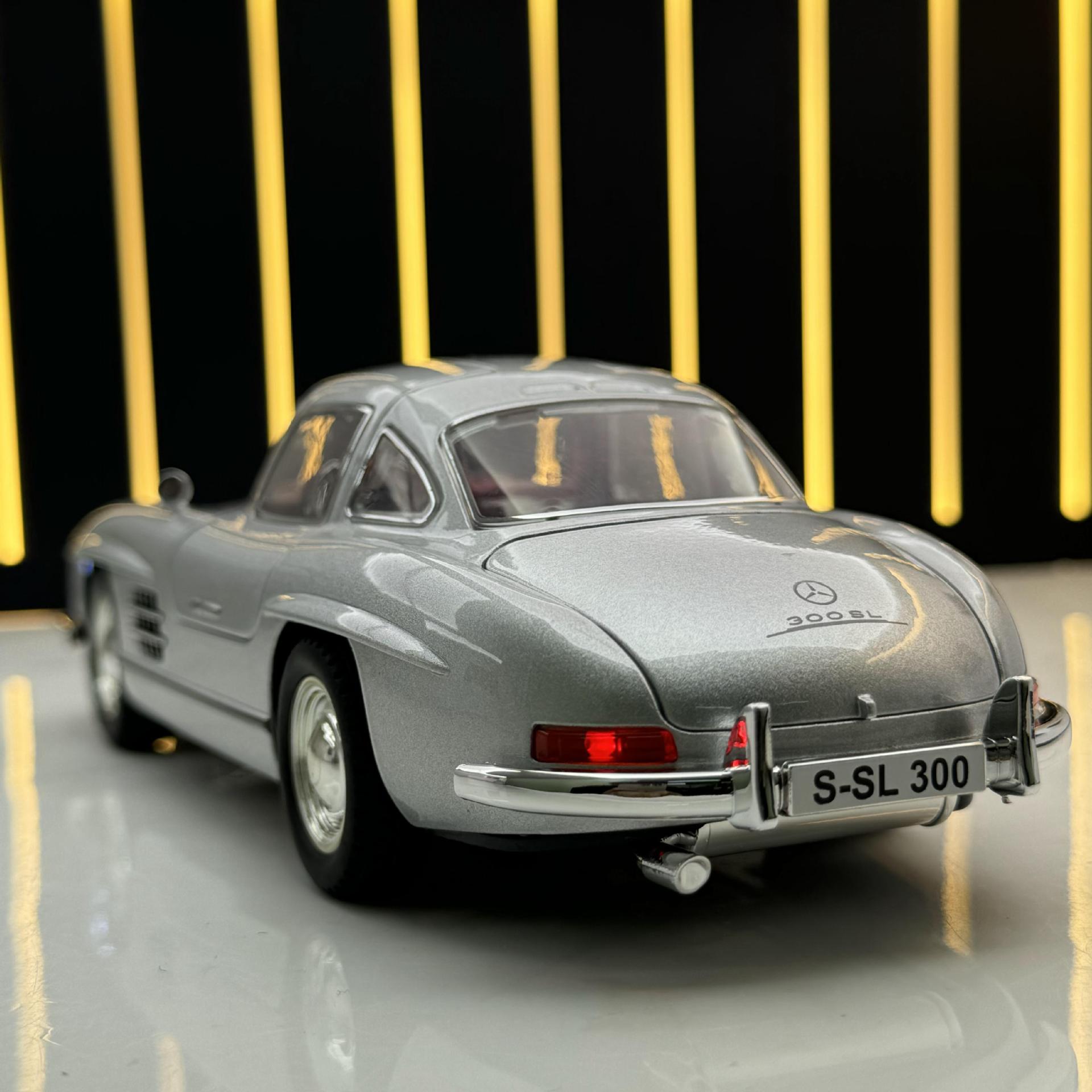 Nuevo modelo de coche de aleación Haodi 1 a 24 retro Big Ben 300SL coche clásico de retroceso coche de juguete modelo de efecto de sonido