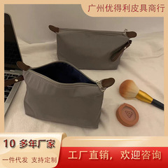 新款简约高颜值化妆包旅行便携化妆品收纳包手提饺子包防水洗漱袋