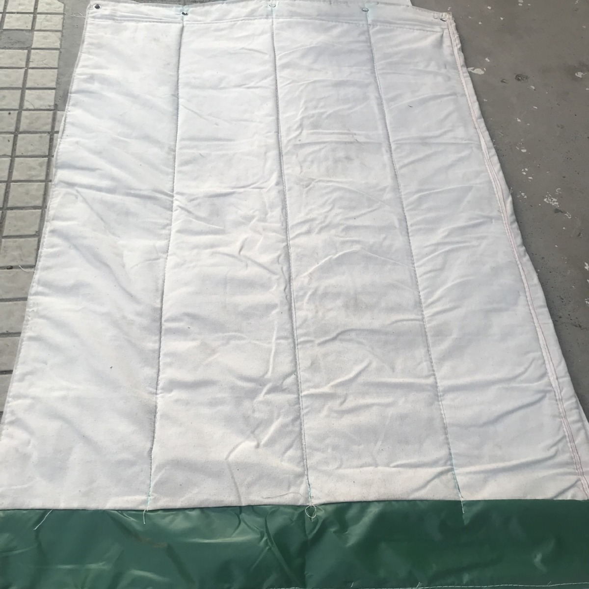 乌鲁木齐篷布厂生产棉门帘保温被工地施工棉被加厚养护毛毡直销