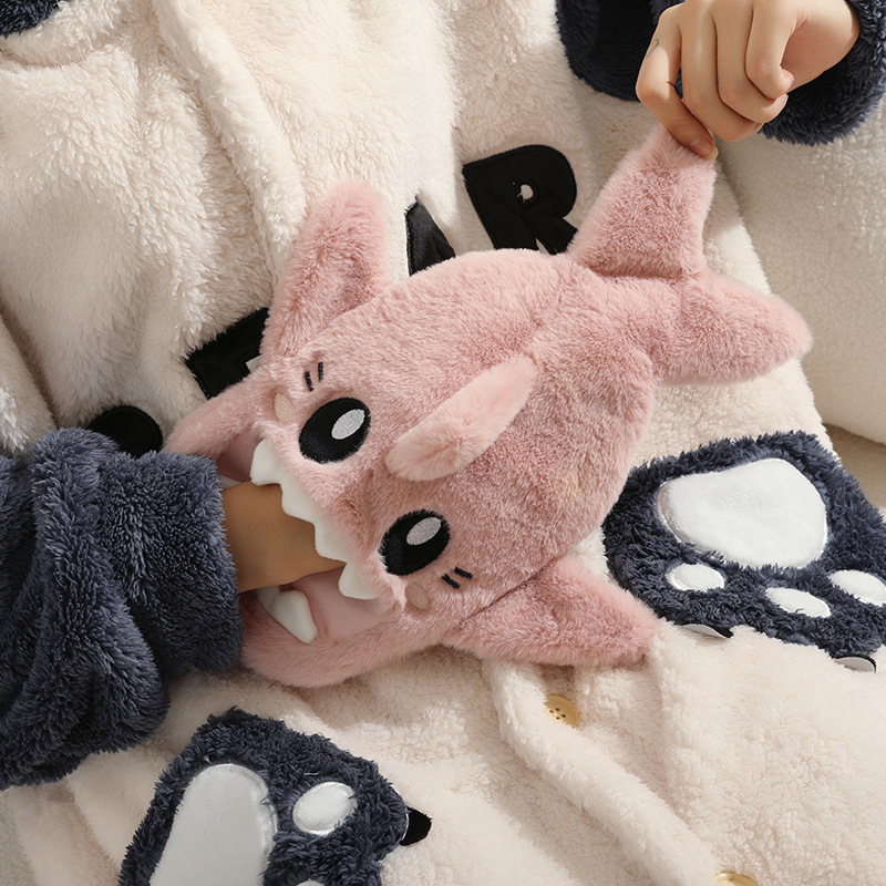新しいかわいいアニメのぬいぐるみが手に入れた注水湯たんぽ卸売りは防爆pvc湯たんぽを厚くして分解して洗うことができる|undefined