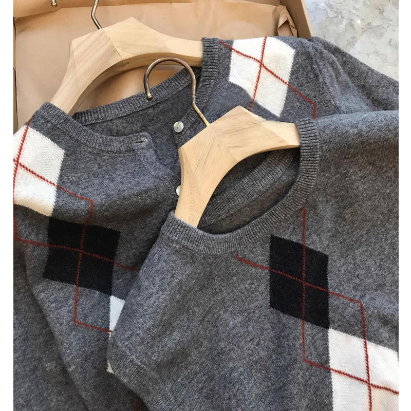 Beautiful to have no words!! R Single ~ high quality Retro British Style Age-reducing Rhombus Knitted Wool Vest Cardigan for Women