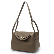 新款头层牛皮荔枝纹琳迪包医生包单肩手提包枕头包金扣Gold