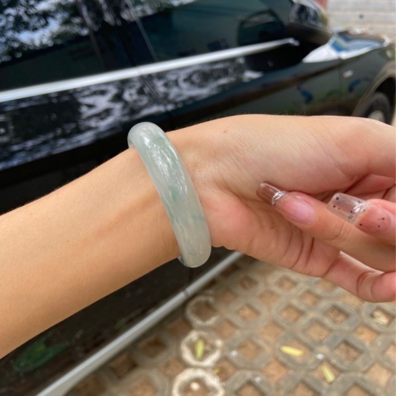 Vòng tay ngọc bích Miến Điện băng 5A hoa nổi xanh nhạt – đường kính trong 50–65 mm chi tiết 6