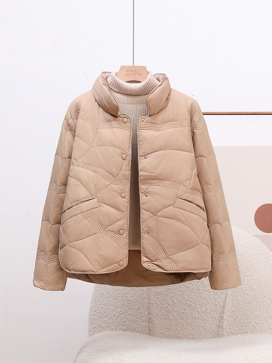 New Chinese Style Xiangyun Lightweight down Jacket for Women, Short Stand Collar, Thin Petite Winter Loose Coat with Tag