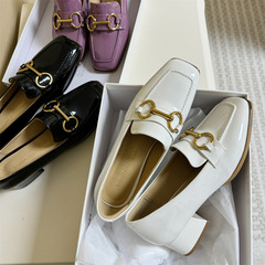 質感在線！2024春夏新款金屬扣英倫風方頭粗跟單鞋女不累腳樂福鞋