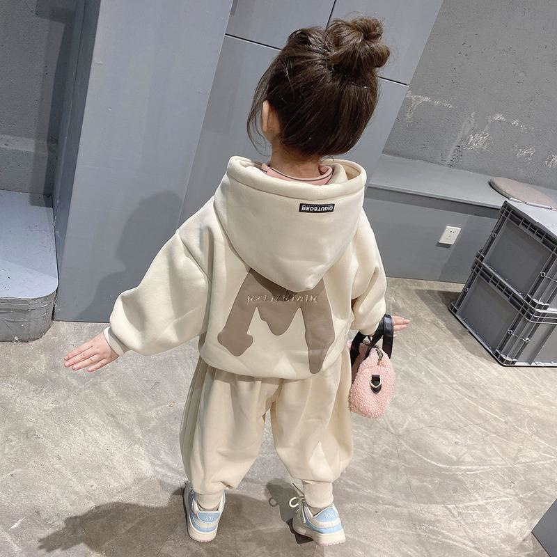 Plysjsett for jenter 2023 nye friterte gatehøst vinterklær barne- og guttesport fortykket genser_voghion.com