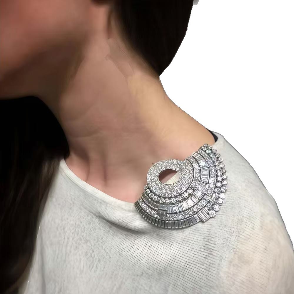Exquisite Fächerförmige Diamant Kragenbrosche Luxuriöses Design_voghion.com