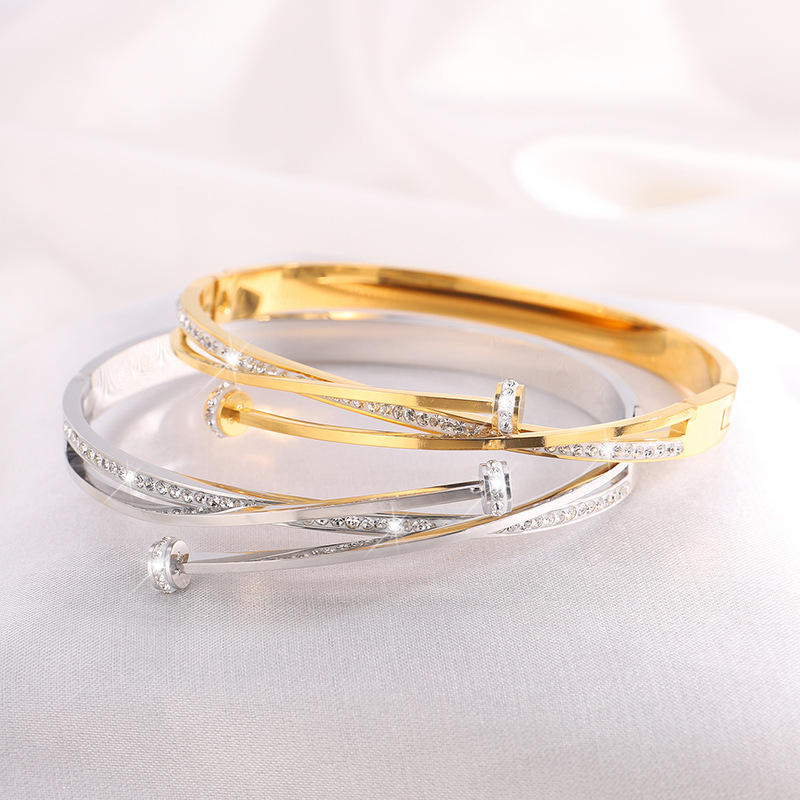 Brazalete de acero inoxidable para mujeres lujosas parejas japonesas y coreanas plateadas Mobius acero titanio joyas de diseño personalizado brazalete