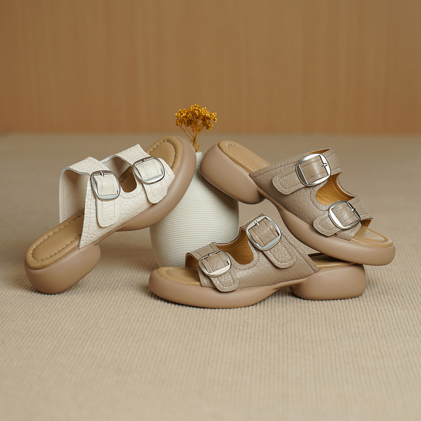 Dép sandal nữ quai chữ V đế dày da cừu khóa thắt lưng — Xám voi