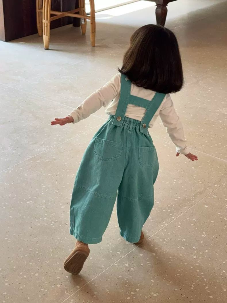 韩版女童裤子2026春季新款儿童洋气超好看宽松纯色背带阔腿弯刀裤