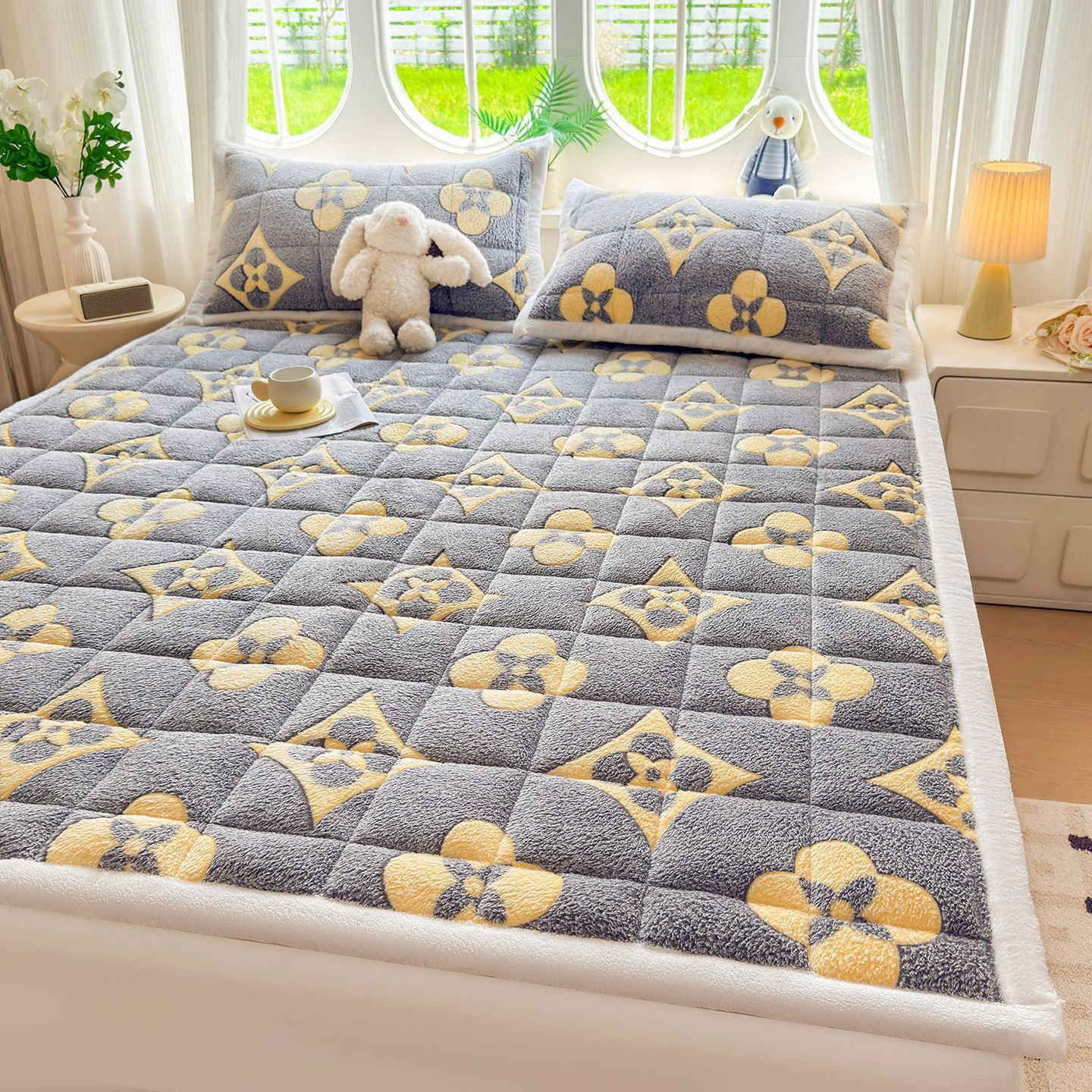 Thickened warm milk velvet mattress pad for home use, bedroom mattress, dormitory single bed pad for winter