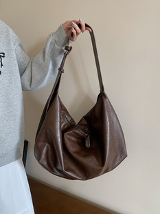 Retro capacious black shoulder bag, one-shoulder bag, genuine leather