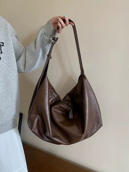 Soft Leather Large-Capacity Black Dumpling Bag for Women 2026 New Retro Commuter Casual Shoulder Crossbody Tote Bag