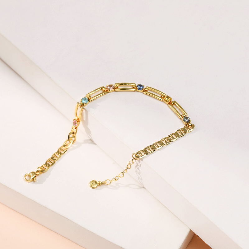 Nueva Pulsera De Tendencia De Oro Real De 18 Quilates Chapado En Cobre, Temperamento De Circón Hueco Creativo, Joyería Pequeña Al Por Mayor display picture 7