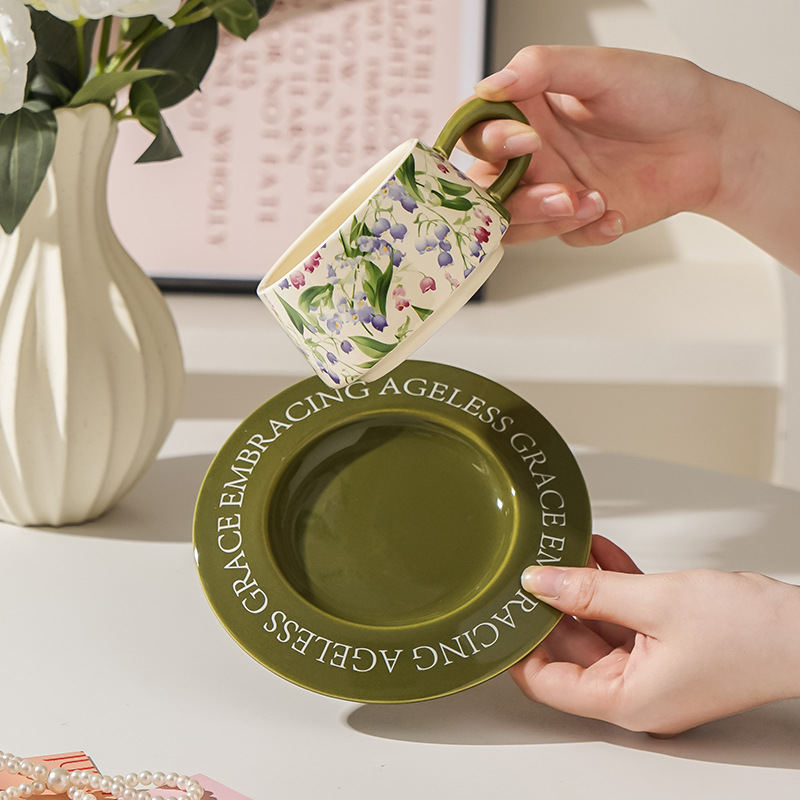 Taza de café y juego de platillos, té de la tarde floral, taza de cerámica de alto valor, regalo de mano, pintura al óleo estilo ins, mujer retro