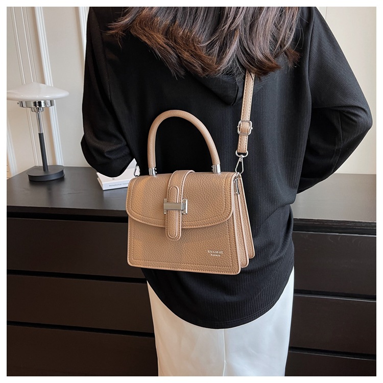 Women's Small Pu Leather Solid Color Basic Magnetic Buckle Handbag display picture 21