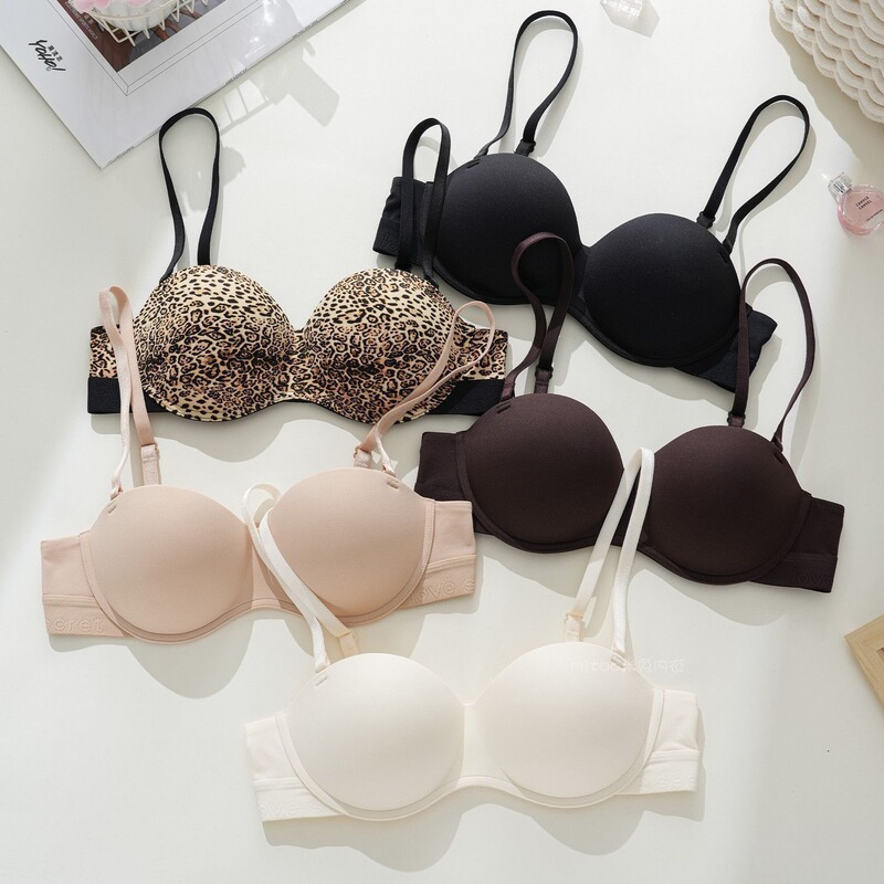 Japanese Seamless Smooth Lingerie for Women with Small Busts, Push-Up Half-Round Cup, Thin Top and Thick Bottom, Wireless, Anti-Sagging, Enhancing Bra