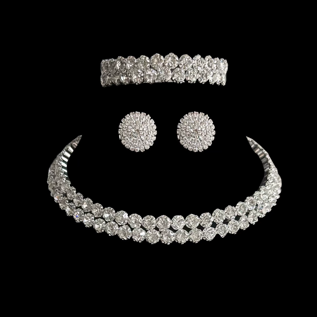 Модный трендовый набор из трех предметов: браслет, колье и серьги.  Элегантный комплект для делового стиля.  Прямые оптовые продажи с фабрики.