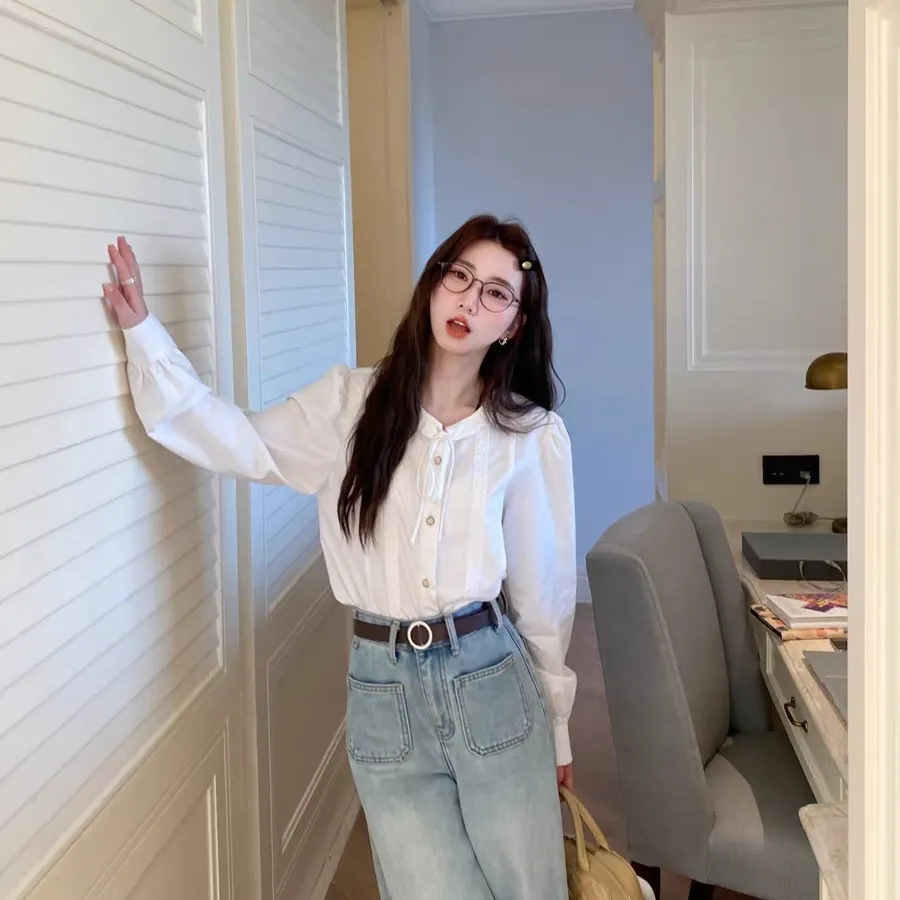2024 화이트 인형 셔츠 새로운 디자인 센스 틈새 가을 셔츠 작은 셔츠 세련된 프랑스 긴 소매 탑