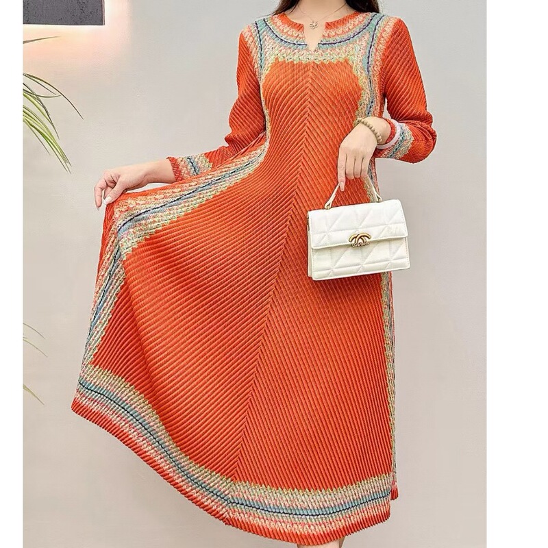 2026 New Style Fish Scale Pleats Miyake Pleats V-Neck Waist-Cinching Slimming Mid-Length Pleated Skirt Mother's Age-Reducing Dress 2026 New Style Fish Scale Pleats Miyake Pleats V-Neck Waist-Cinching Slimming Mid-Length Pleated Skirt Mother's Age-Reducing Dress
