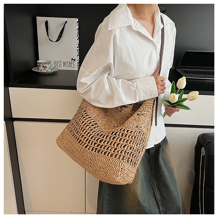 2025 New summer French laid-back seaside vacation bag, niche straw woven bag, hand-woven women's bag, large capacity undefined