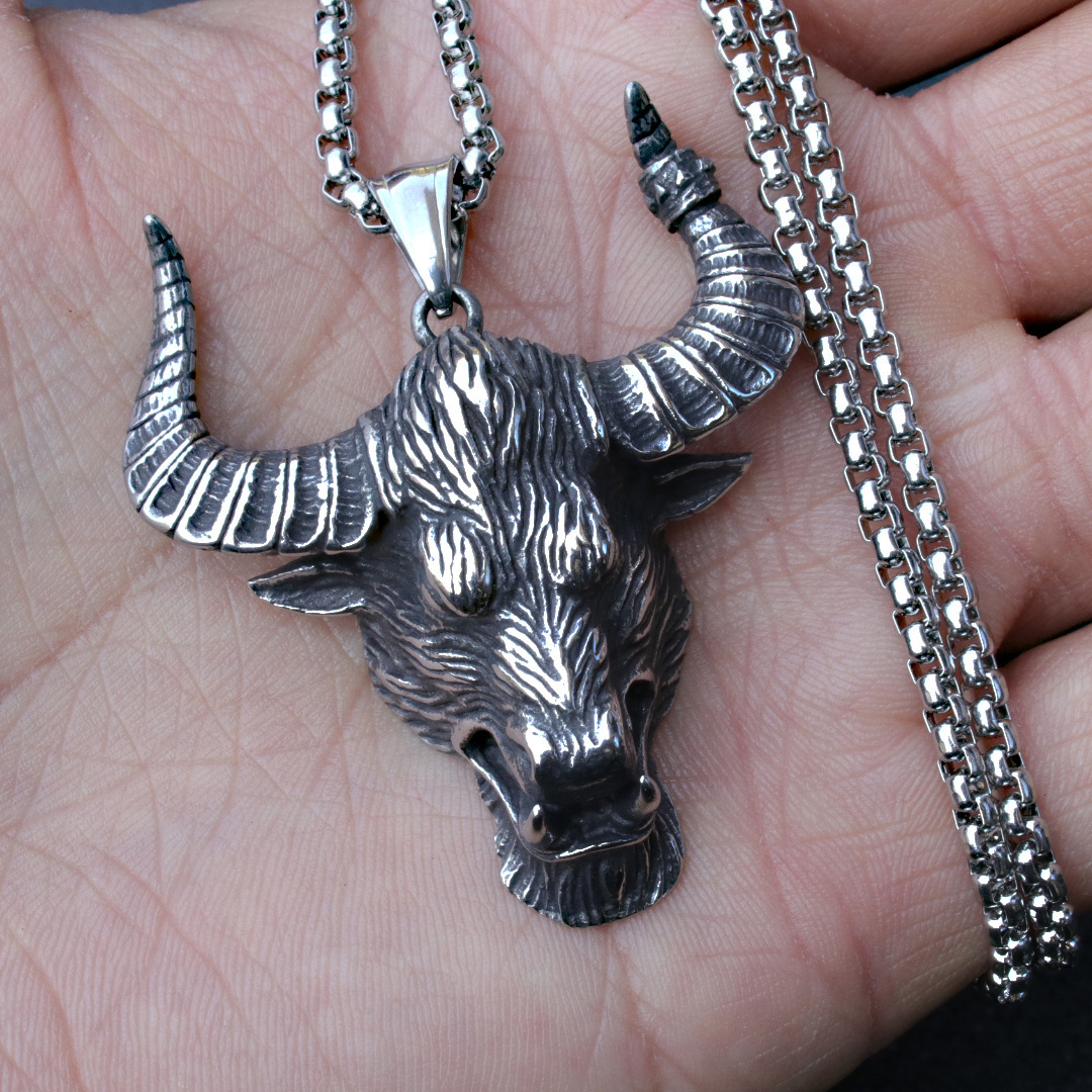 Collana con testa di toro stile punk pendente in acciaio al titanio_voghion.com