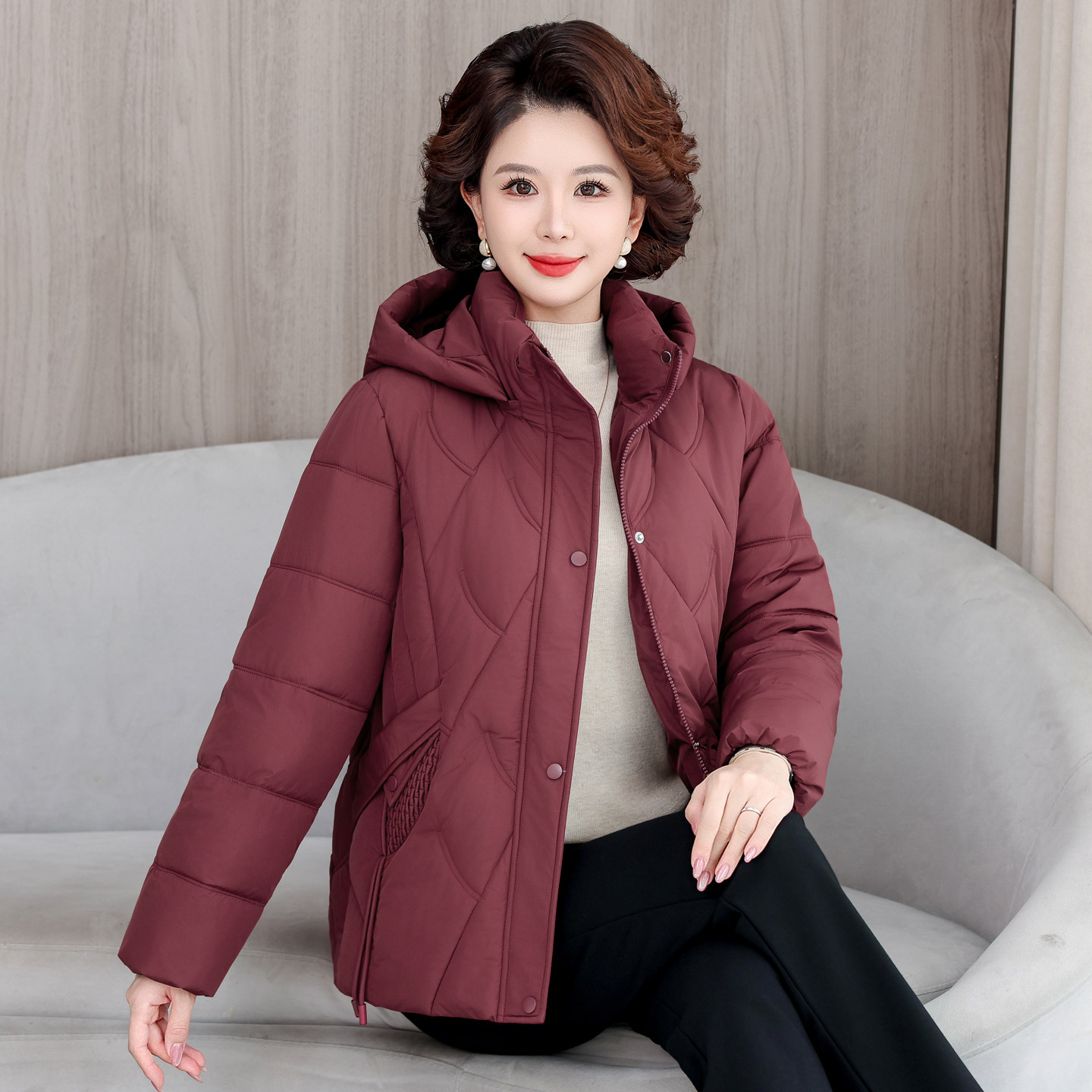 Mamá ropa de algodón de gran tamaño invierno 2025 nuevo algodón coreano chaqueta de algodón suelta chaqueta de algodón gruesa chaqueta con capuz