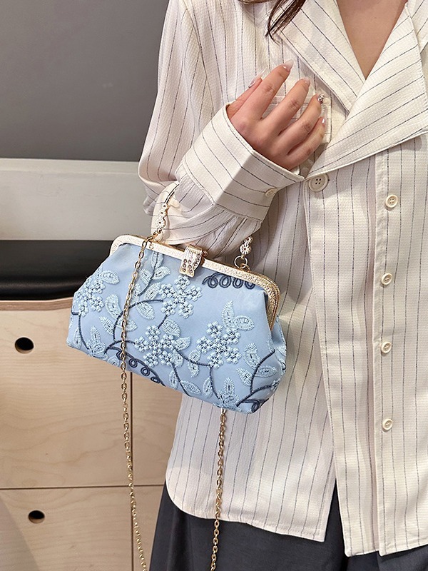 Bolso de mujer bordado tridimensional flor abrazadera bolsa conchas 2024 primavera nueva cadena de hombro bolso de hombro