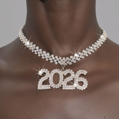 欧米の人気ヒップホップの数字2025ペンダントのネックレスの個性が輝いています。