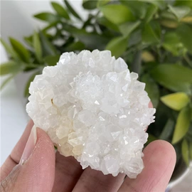 水晶工艺品;宝石工艺品;钥匙扣及钥匙扣配件