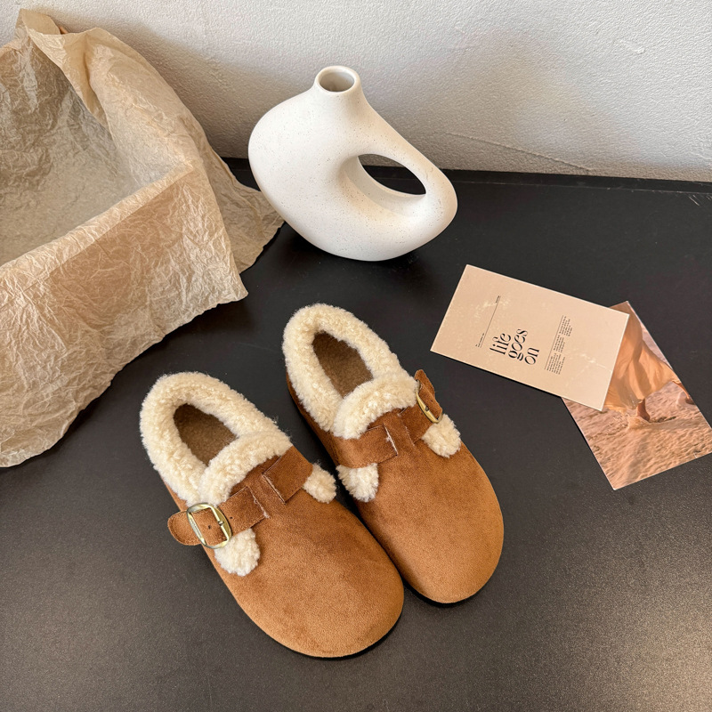Todos los tipos de retro y terciopelo aumentan la altura interior de los zapatos de botón plano para mujeres 2025 nuevo otoño y invierno aumentan la altura de los zapatos de lana suave