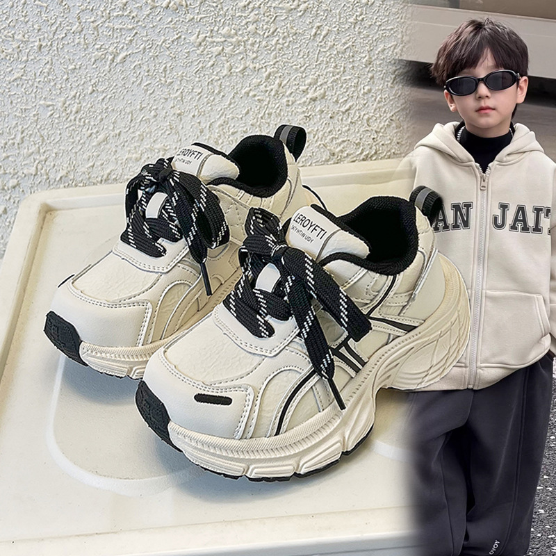 Zapatos de papá para niños con suela suave zapatos deportivos para niños 2026 primavera nuevos zapatos casuales para niñas tendencia de zapatos de carrera para niños grandes