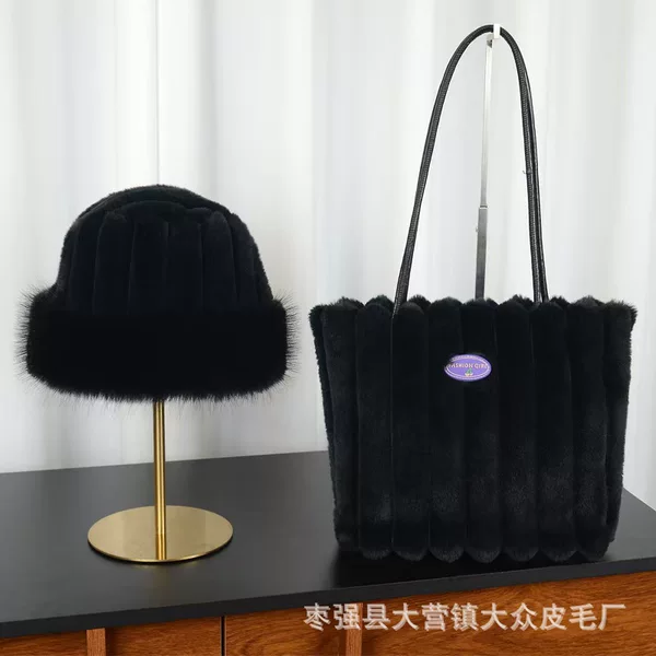 Large-Capacity Plush Tote Bag, Simple Solid Color Striped Handbag, Single-Shoulder Commuter Backpack, Versatile Underarm Bag for Autumn and Winter