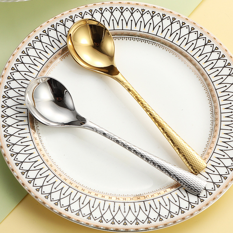 Cuchara de acero inoxidable 304, cuchara pequeña para comer de alto valor, cuchara de postre, cuchara redonda de red roja, cuchara de patrón de martillo de lujo ligero creativo