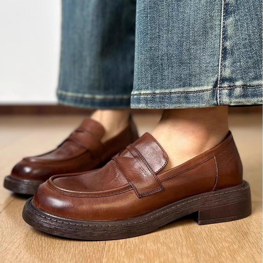 Giày lười nữ da thật Anh, mũi tròn, gót thấp 3–5 cm, đế bằng — màu đen