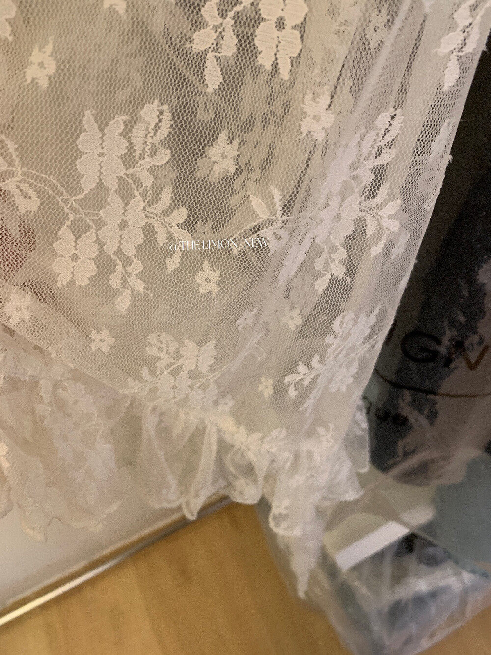 Bộ áo khoác chống nắng lệch vai kết hợp áo hai dây ren cổ yếm nữ tính mùa hè — màu mơ chi tiết 37