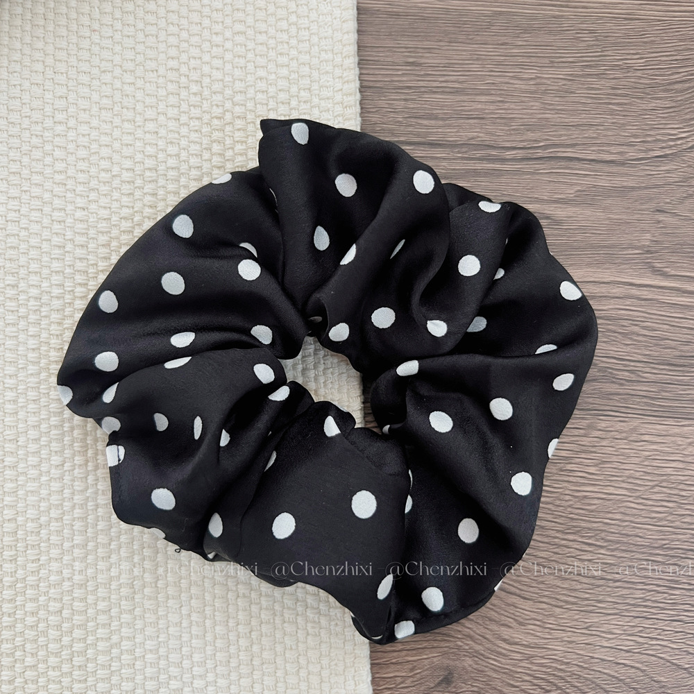 검은색 큰 물방울 무늬 35개