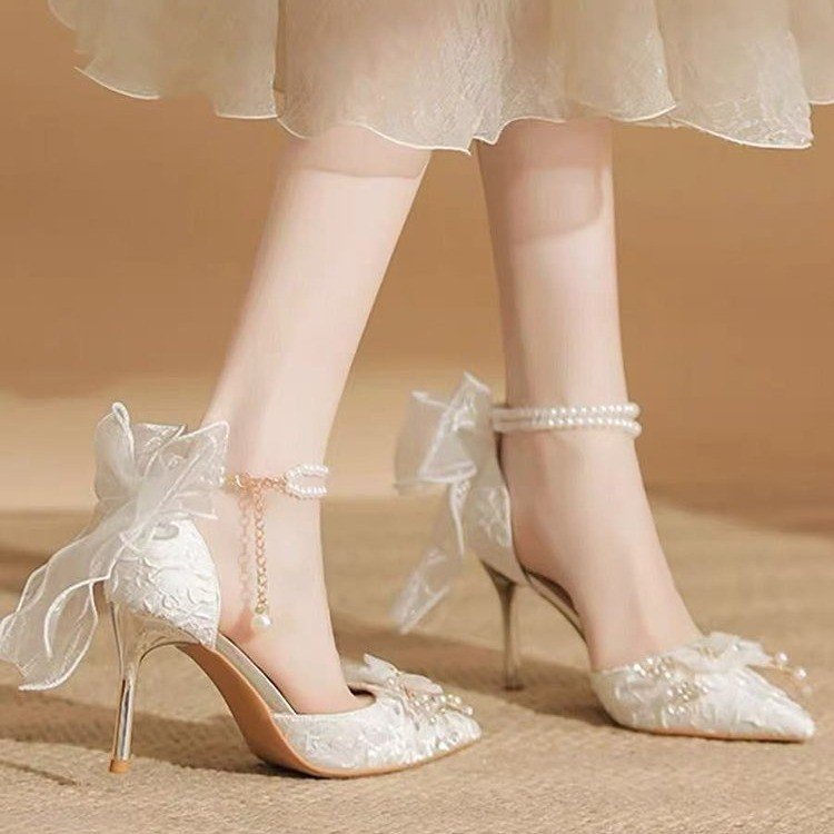 2025年の新型の白いハイヒールの女性は細いとウェディングドレスの2つの蝶結びの結婚靴の包頭の1字の靴の女性を着ます。|undefined