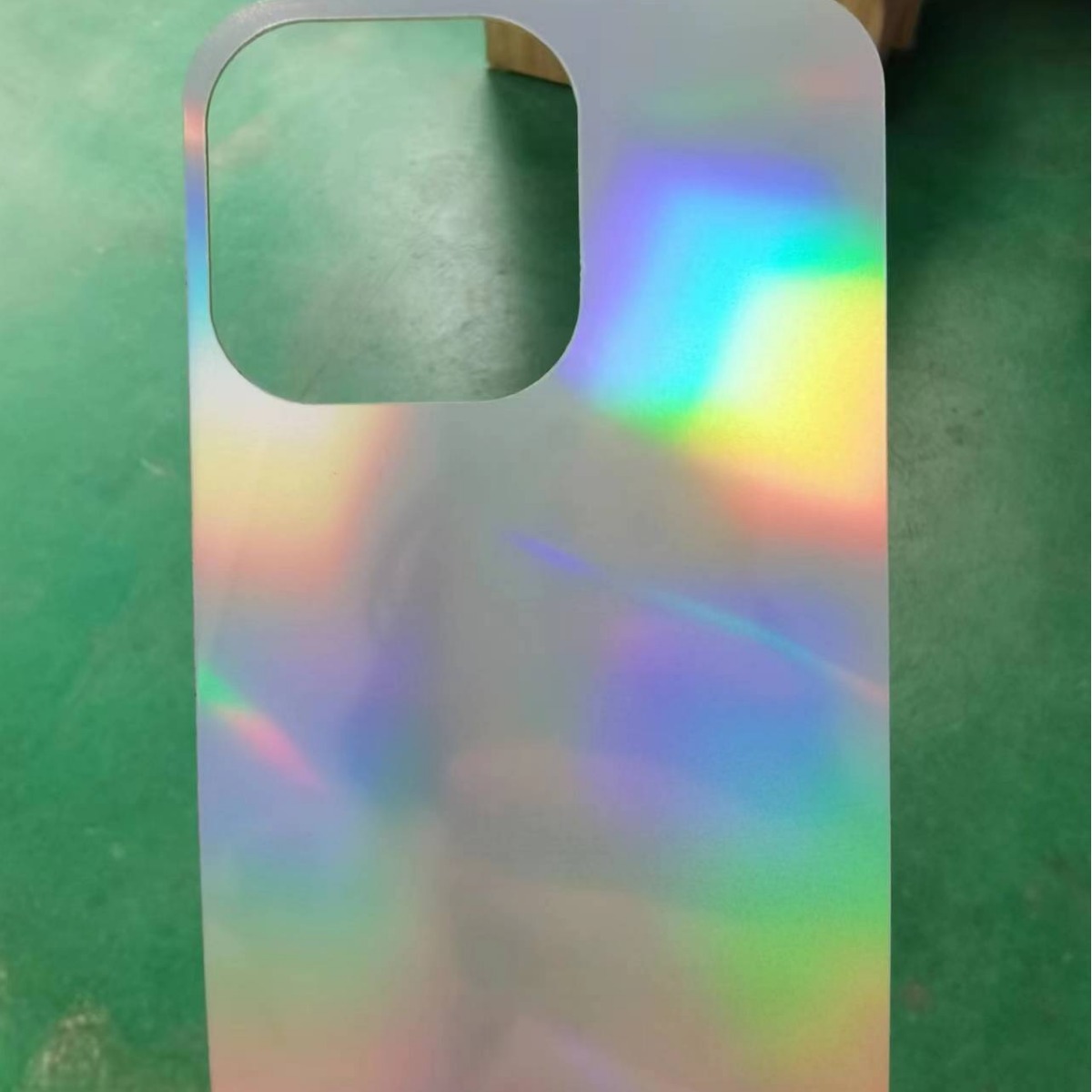 佛山厂家直供PET胶片镭射素面带背胶镭射彩虹膜刻字贴膜手机壳