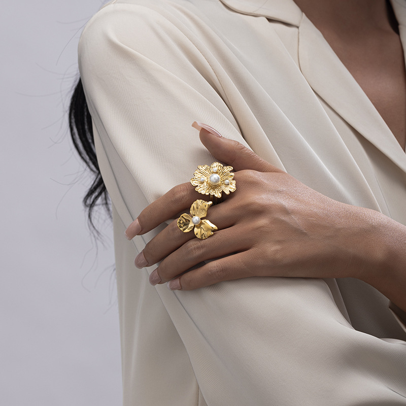 Anillos de flores de perlas de acero inoxidable de alta calidad, anillos de acero de titanio, joyería no desvanecida transfronteriza europea y americana