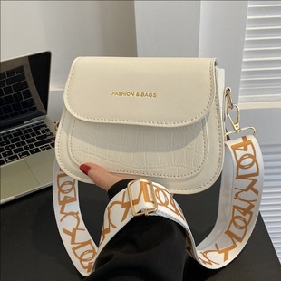 �羳���к��s���eС����Ů2025�����¿����С�����r�г����μ��
