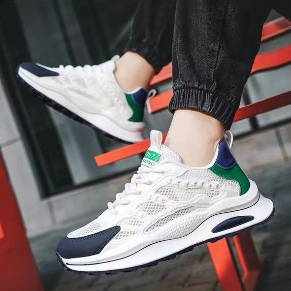 Calzado deportivo modelos de primavera y otoño para hombres, malla transpirable, zapatos blancos de moda para estudiantes, zapatos cómodos y ligeros para hombres, comercio exterior al por mayor