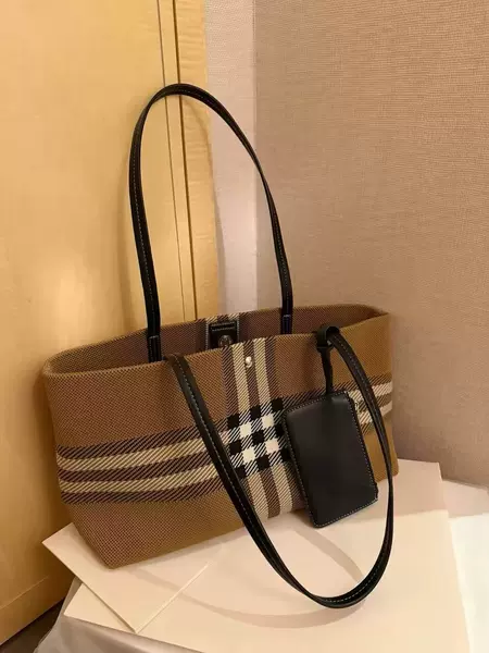 British retro-style patterned baguette bag, large-capacity, color-blocked striped underarm bag, casual and versatile handbag/shoulder bag