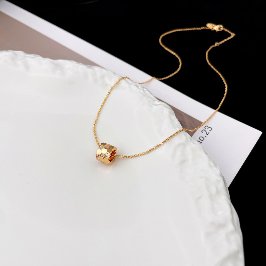 Golden version honeycomb diamond necklace, light luxury and niche necklace, female petite waist pendant, honeycomb collarbone chain_voghion.com