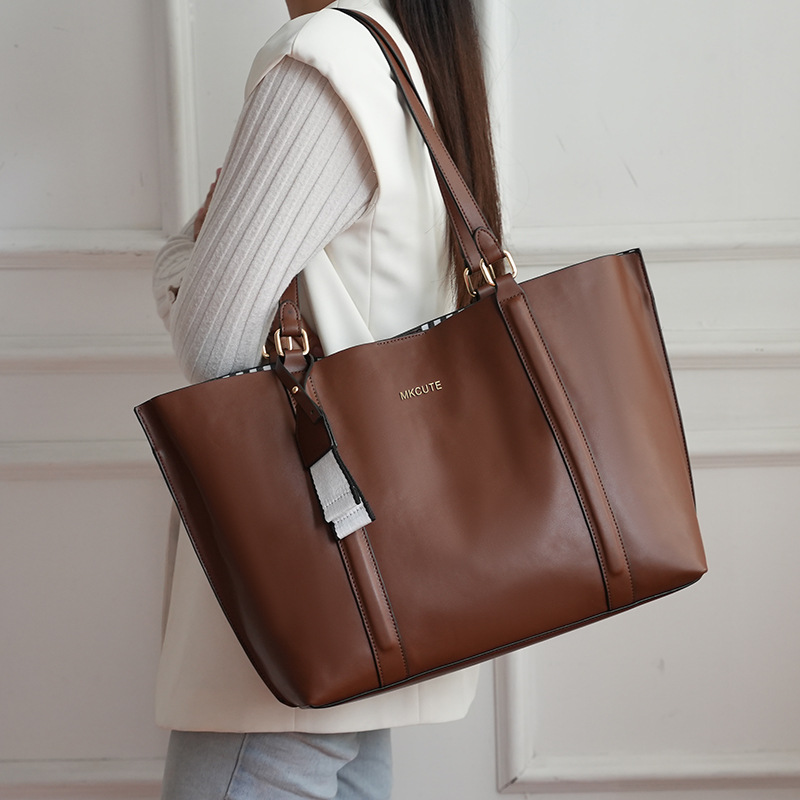 Bolsos tote populares para mujer, ideales para otoño e invierno. Bolsos de gran capacidad con diseños simples y elegantes. Bolsos tote retro.