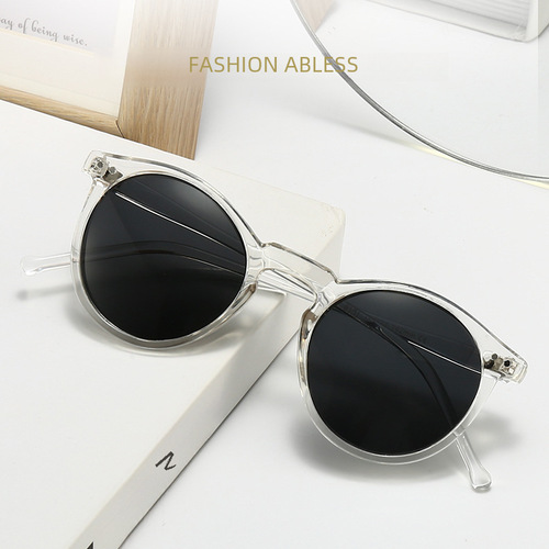 Eurasian new style fashionable polarized sunglasses retro black sunglasses for women driving glasses trendy glasses frame factory 8151