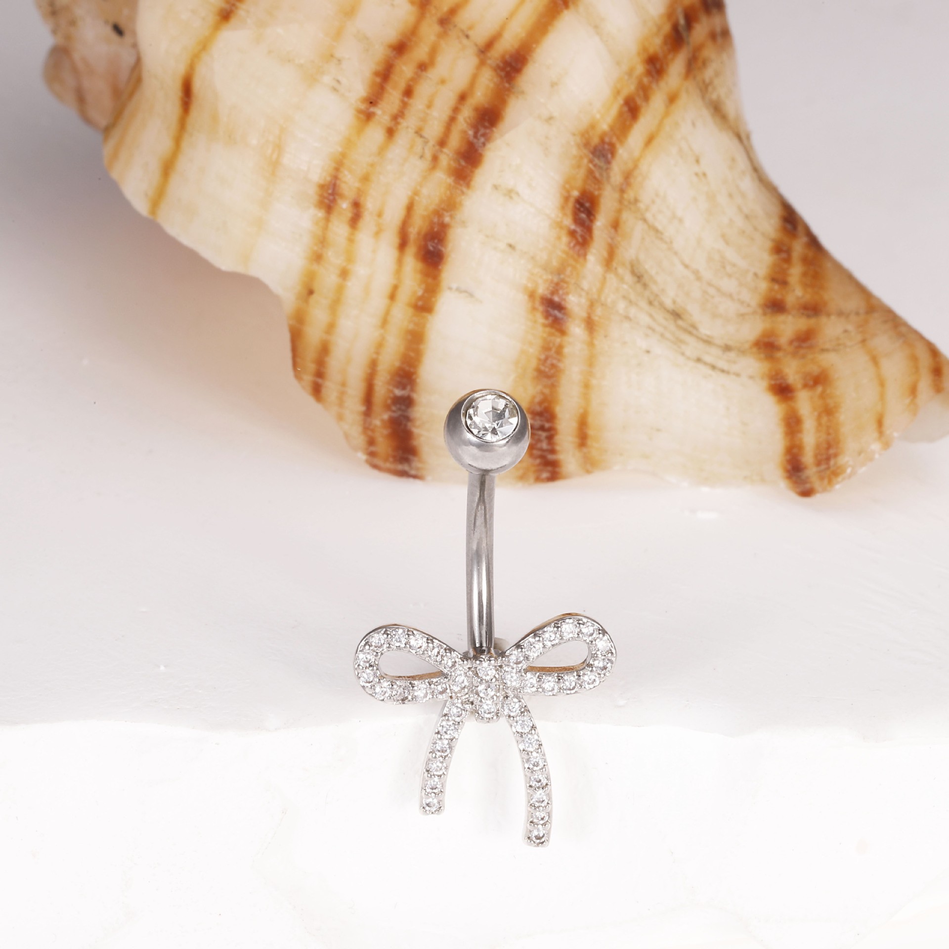 Pointed titanium steel lip stud product view