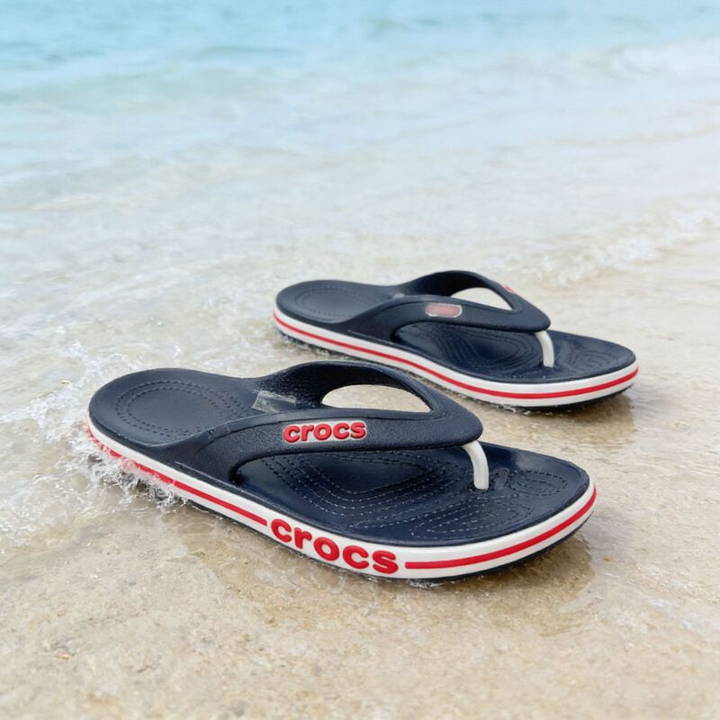 Cross Brand Flip-Flops with Holes, Stylish and Breathable Summer Sandals for Men and Women, Suitable for Outdoor Wear, Non-Slip