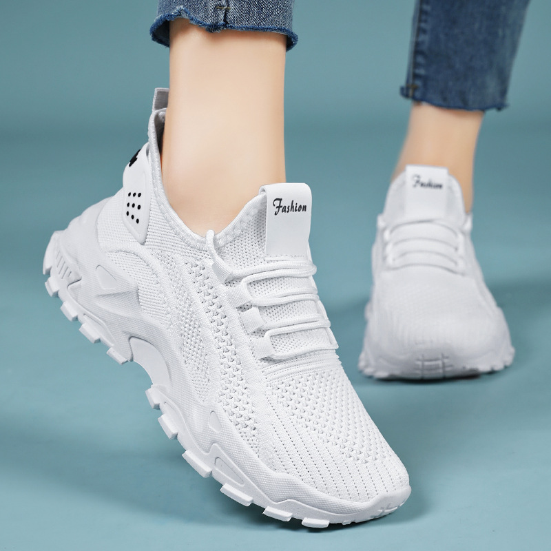 Zapatos de mujer transfronterizos de verano nuevo estilo comercio exterior tallas grandes zapatos casuales voladores tejidos transpirables suela suave sin pies cansados zapatos de papá